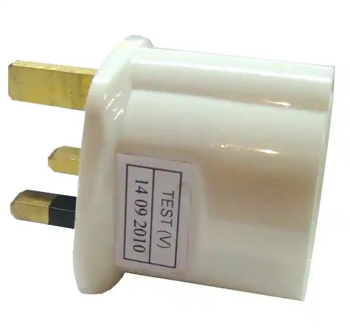 Reiseadapter GB UK British England Emirates 3pol Schutzkontaktdose Ab Werk