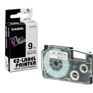 Schnäppchen Schriftband 9mm Farbband Casio XR-9WE Schwarz auf weissem Hintergrund